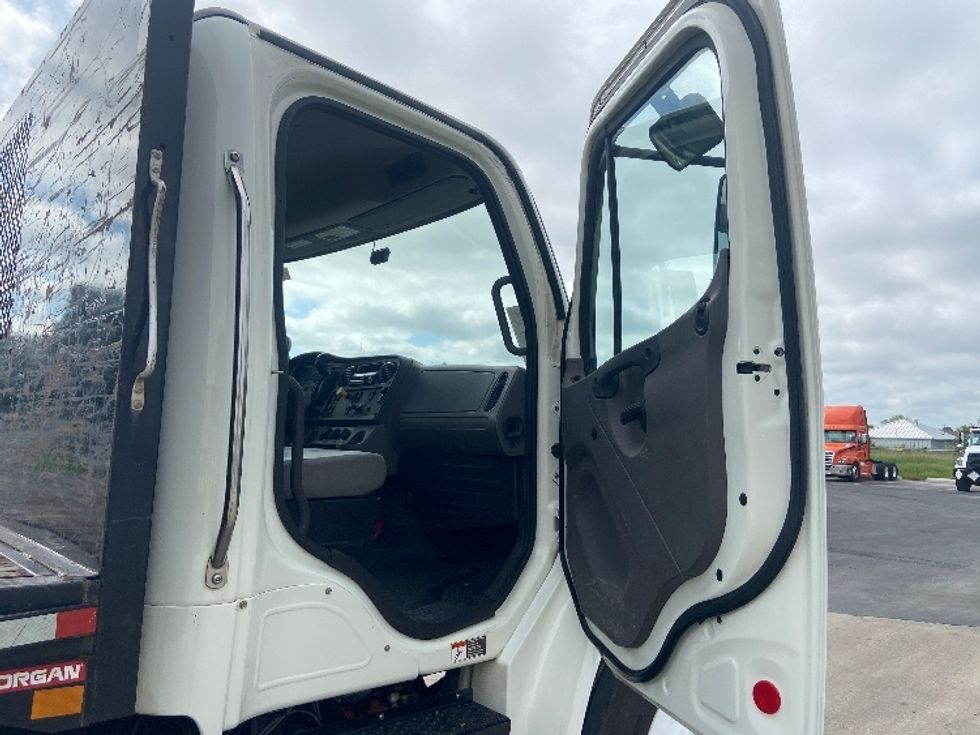 Flatbed Truck-Light and Medium Duty Trucks-Freightliner-2019-M2-San Antonio-TX-322,609\n\t\tmiles-$ 23,000 - Image 17