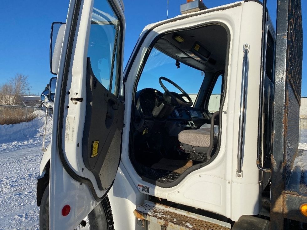 Flatbed Truck-Light and Medium Duty Trucks-Freightliner-2019-M2-Saskatoon-SK-163,225\n\t\tkm-$ 70,500 - Image 16