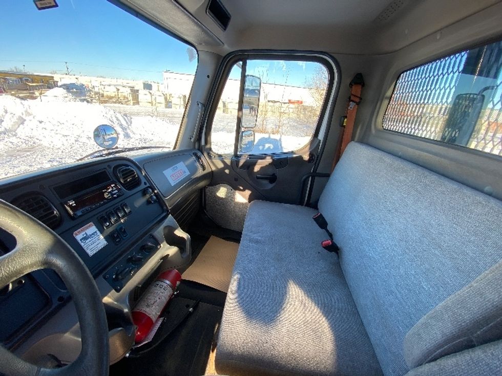 Flatbed Truck-Light and Medium Duty Trucks-Freightliner-2019-M2-Saskatoon-SK-163,225\n\t\tkm-$ 70,500 - Image 19