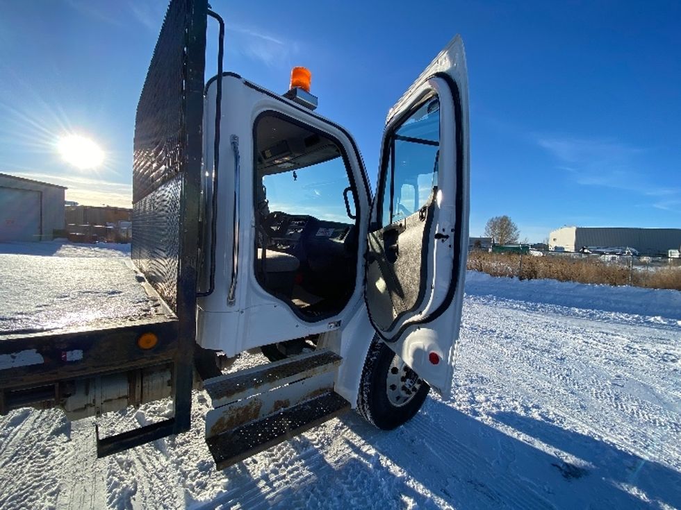 Flatbed Truck-Light and Medium Duty Trucks-Freightliner-2019-M2-Saskatoon-SK-163,225\n\t\tkm-$ 70,500 - Image 20