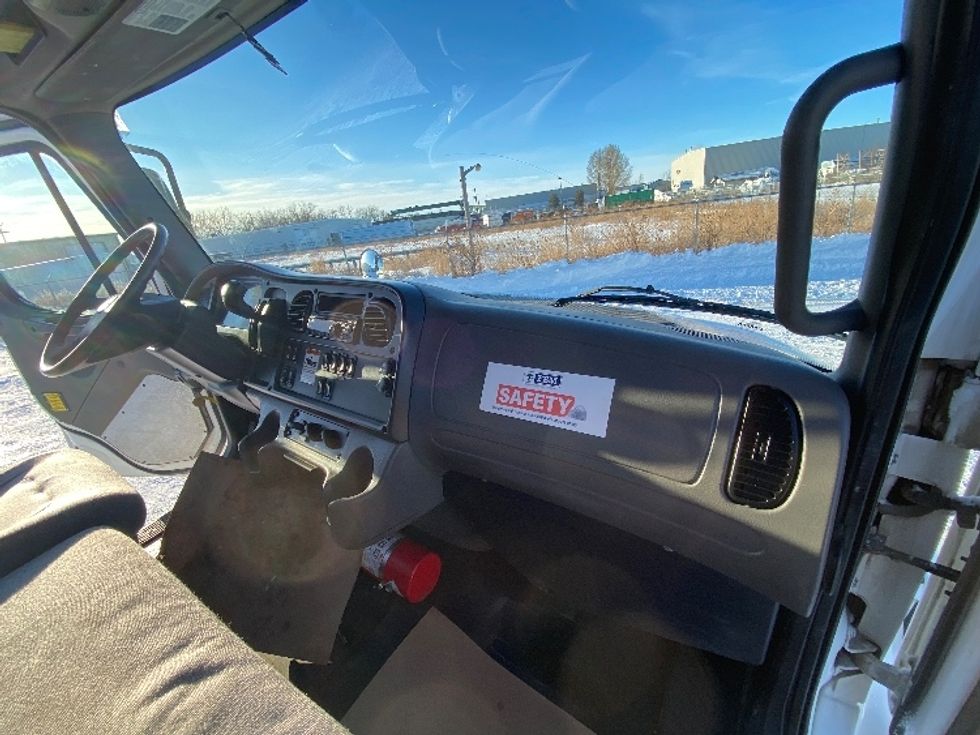 Flatbed Truck-Light and Medium Duty Trucks-Freightliner-2019-M2-Saskatoon-SK-163,225\n\t\tkm-$ 70,500 - Image 21