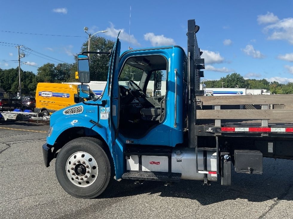 Flatbed Truck-Light and Medium Duty Trucks-Freightliner-2019-M2-Springfield-MA-112,262\n\t\tmiles-$ 43,250 - Image 13
