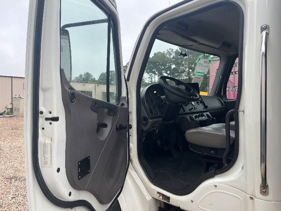 Flatbed Truck-Light and Medium Duty Trucks-Freightliner-2019-M2-Suwanee-GA-231,348\n\t\tmiles-$ 41,500 - Image 13
