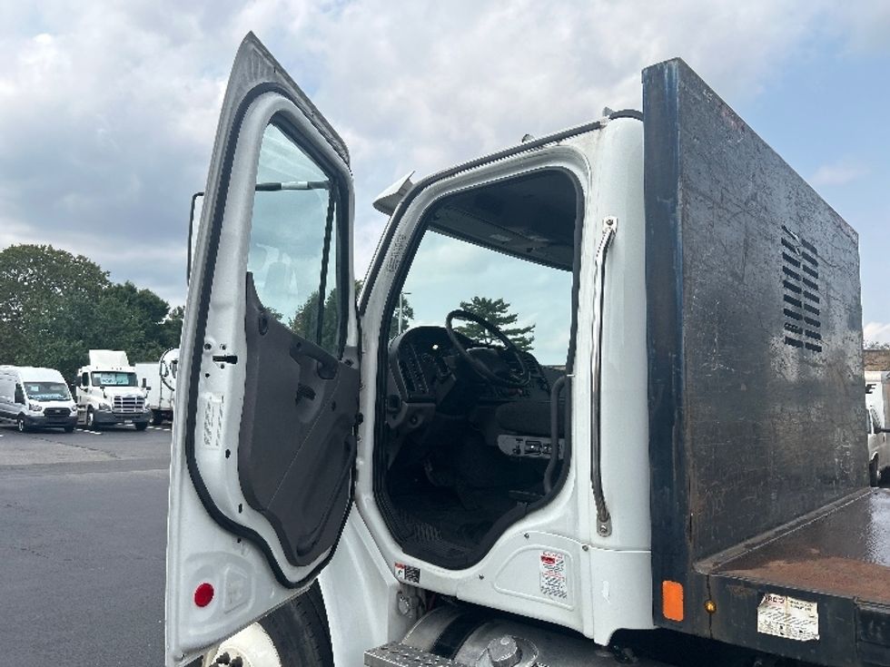 Flatbed Truck-Light and Medium Duty Trucks-Freightliner-2019-M2-Swedesboro-NJ-202,892\n\t\tmiles-$ 60,250 - Image 14
