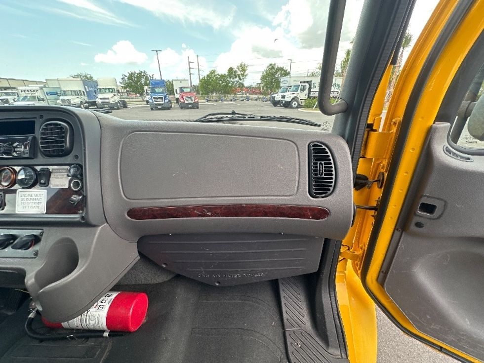 Flatbed Truck-Light and Medium Duty Trucks-Freightliner-2019-M2-Tampa-FL-138,560\n\t\tmiles-$ 51,250 - Image 21