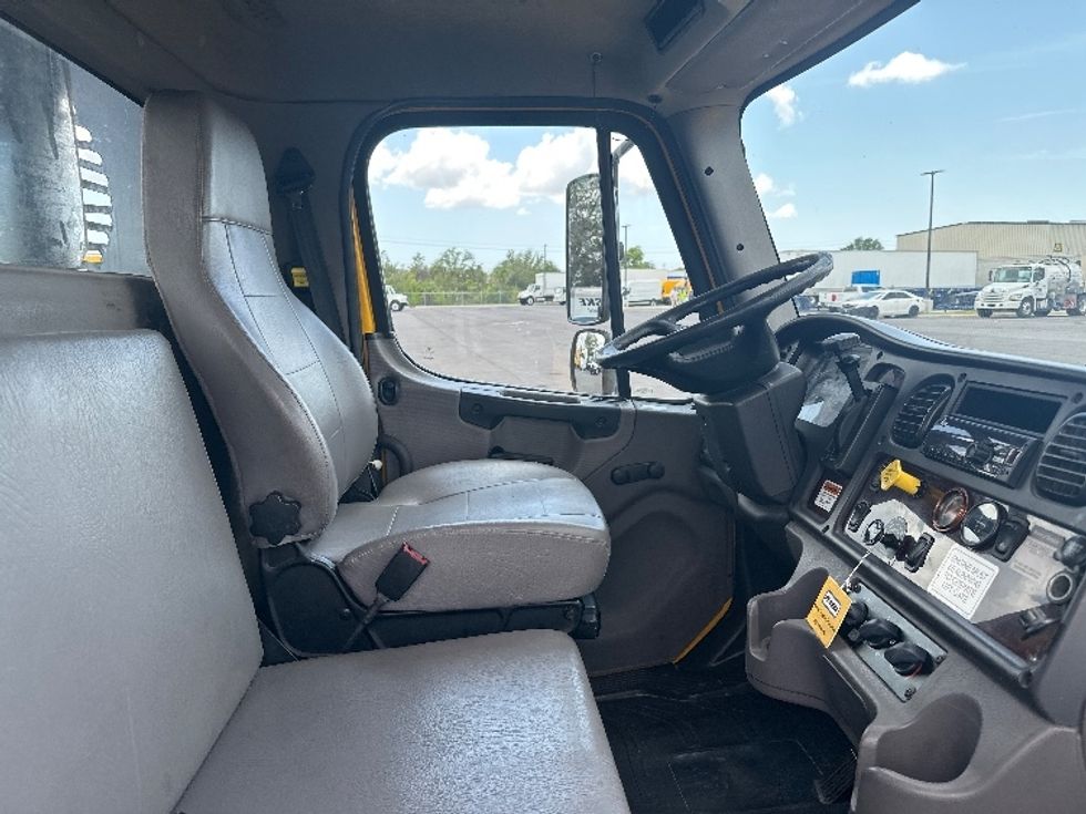 Flatbed Truck-Light and Medium Duty Trucks-Freightliner-2019-M2-Tampa-FL-138,560\n\t\tmiles-$ 51,250 - Image 22