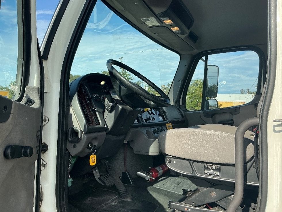 Flatbed Truck-Light and Medium Duty Trucks-Freightliner-2019-M2-Tampa-FL-146,769\n\t\tmiles-$ 57,750 - Image 12