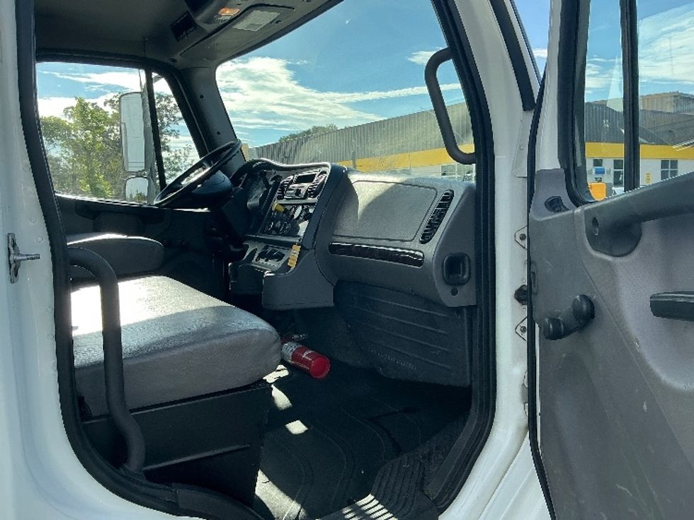 Flatbed Truck-Light and Medium Duty Trucks-Freightliner-2019-M2-Tampa-FL-146,769\n\t\tmiles-$ 57,750 - Image 16