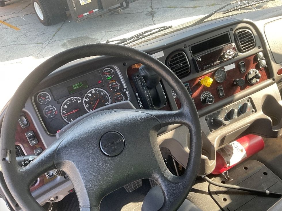 Flatbed Truck-Light and Medium Duty Trucks-Freightliner-2019-M2-Tampa-FL-147,412\n\t\tmiles-$ 52,750 - Image 17
