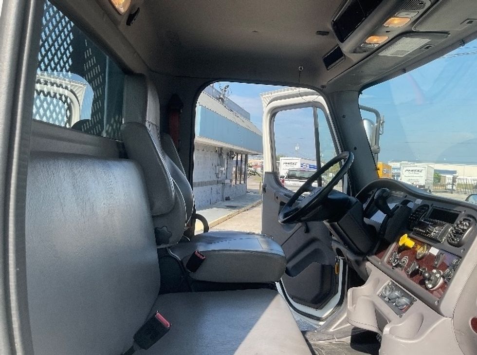 Flatbed Truck-Light and Medium Duty Trucks-Freightliner-2019-M2-Tampa-FL-147,412\n\t\tmiles-$ 52,750 - Image 21