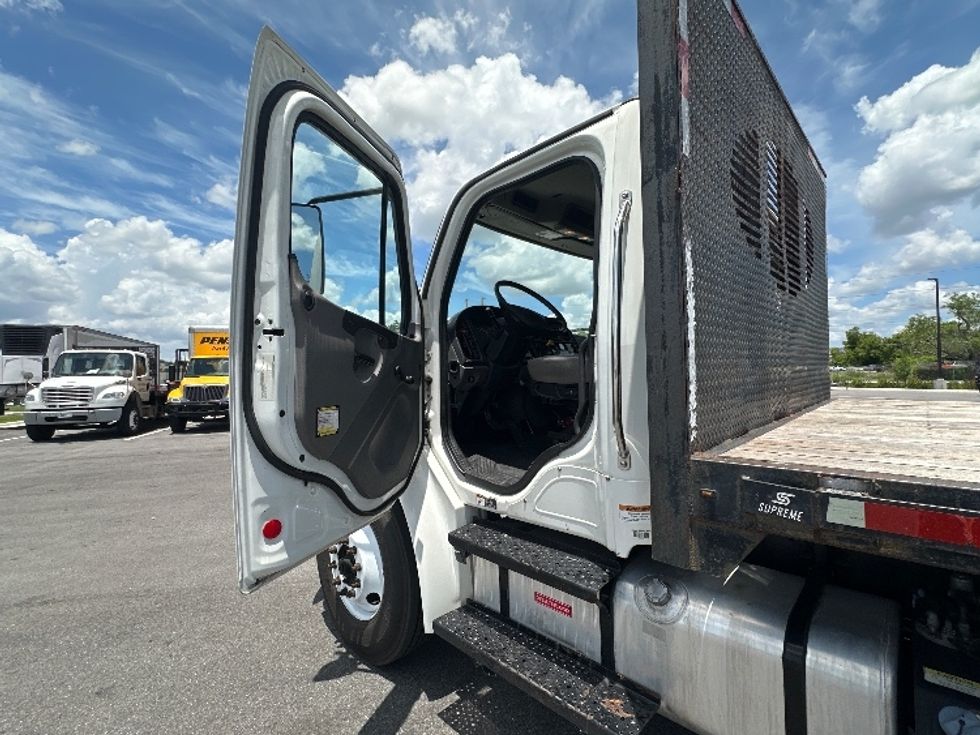 Flatbed Truck-Light and Medium Duty Trucks-Freightliner-2019-M2-Tampa-FL-171,106\n\t\tmiles-$ 54,250 - Image 16