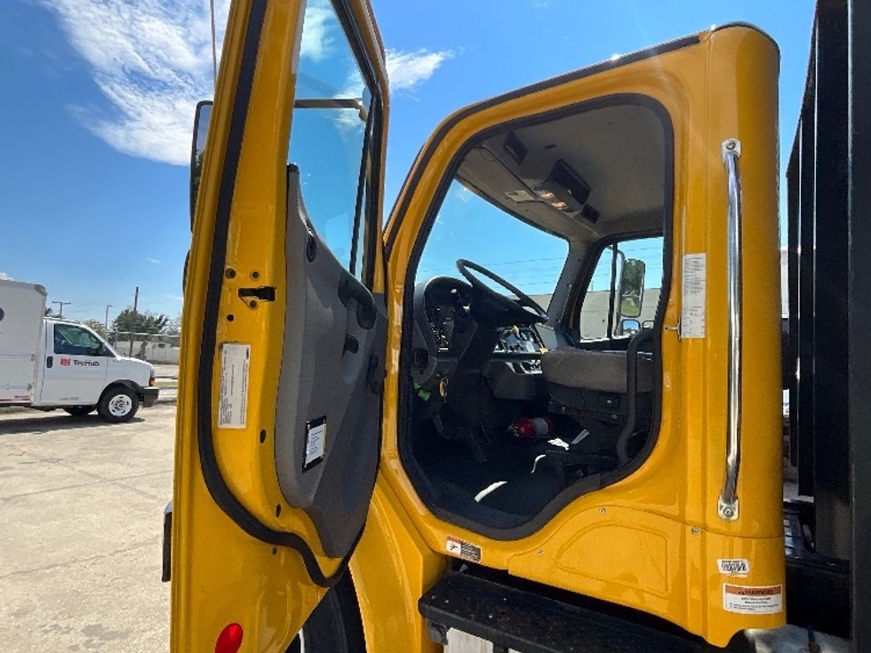 Flatbed Truck-Light and Medium Duty Trucks-Freightliner-2019-M2-Tampa-FL-175,125\n\t\tmiles-$ 46,500 - Image 15