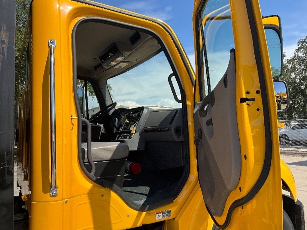 Flatbed Truck-Light and Medium Duty Trucks-Freightliner-2019-M2-Tampa-FL-175,125\n\t\tmiles-$ 46,500 - Image 19