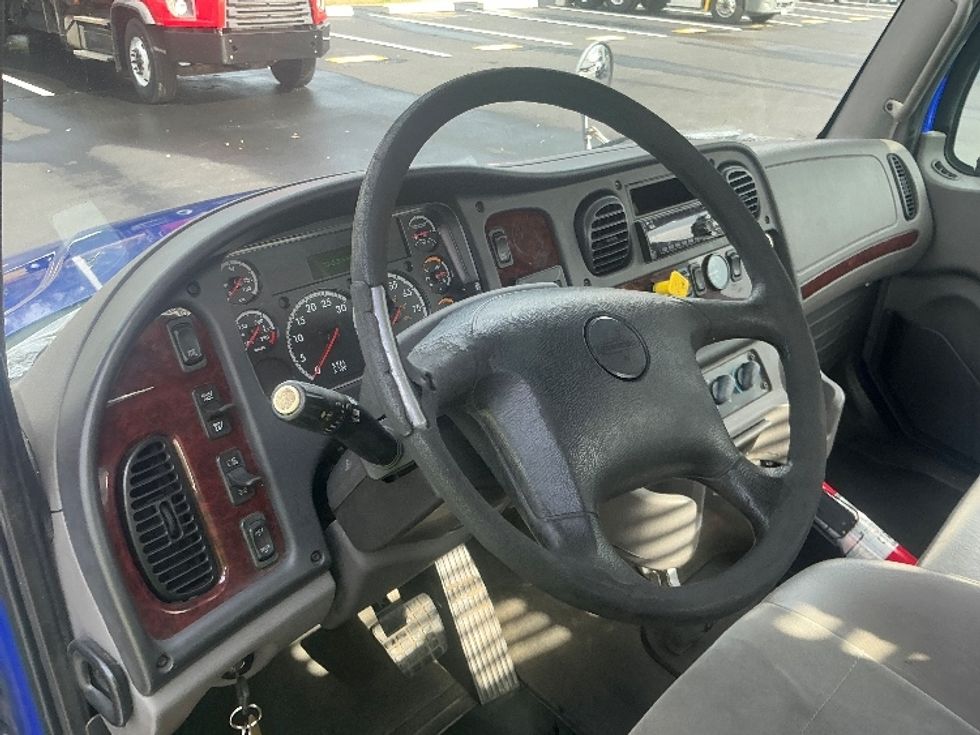 Flatbed Truck-Light and Medium Duty Trucks-Freightliner-2019-M2-Tampa-FL-380,250\n\t\tmiles-$ 21,250 - Image 12