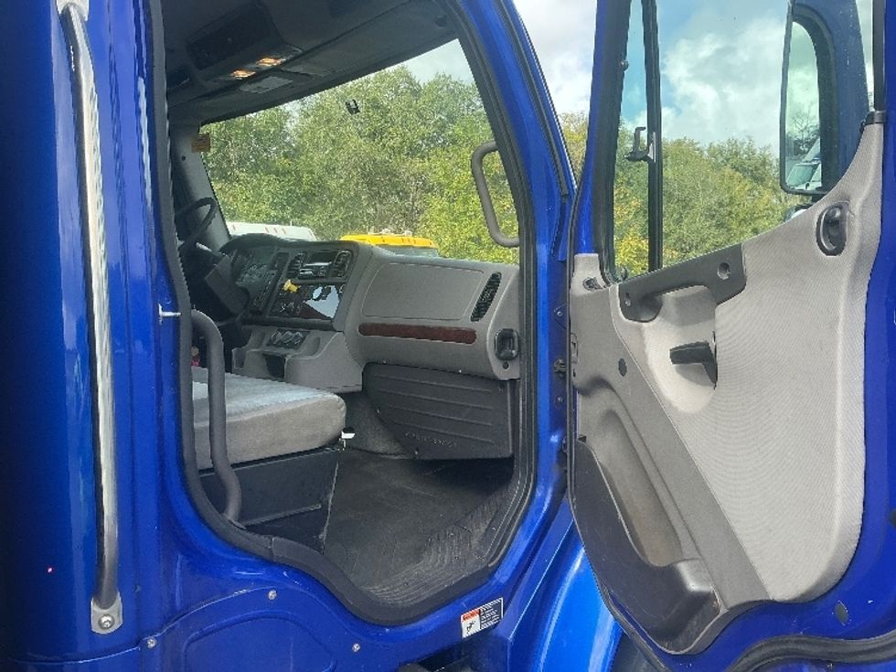 Flatbed Truck-Light and Medium Duty Trucks-Freightliner-2019-M2-Tampa-FL-380,250\n\t\tmiles-$ 21,250 - Image 15