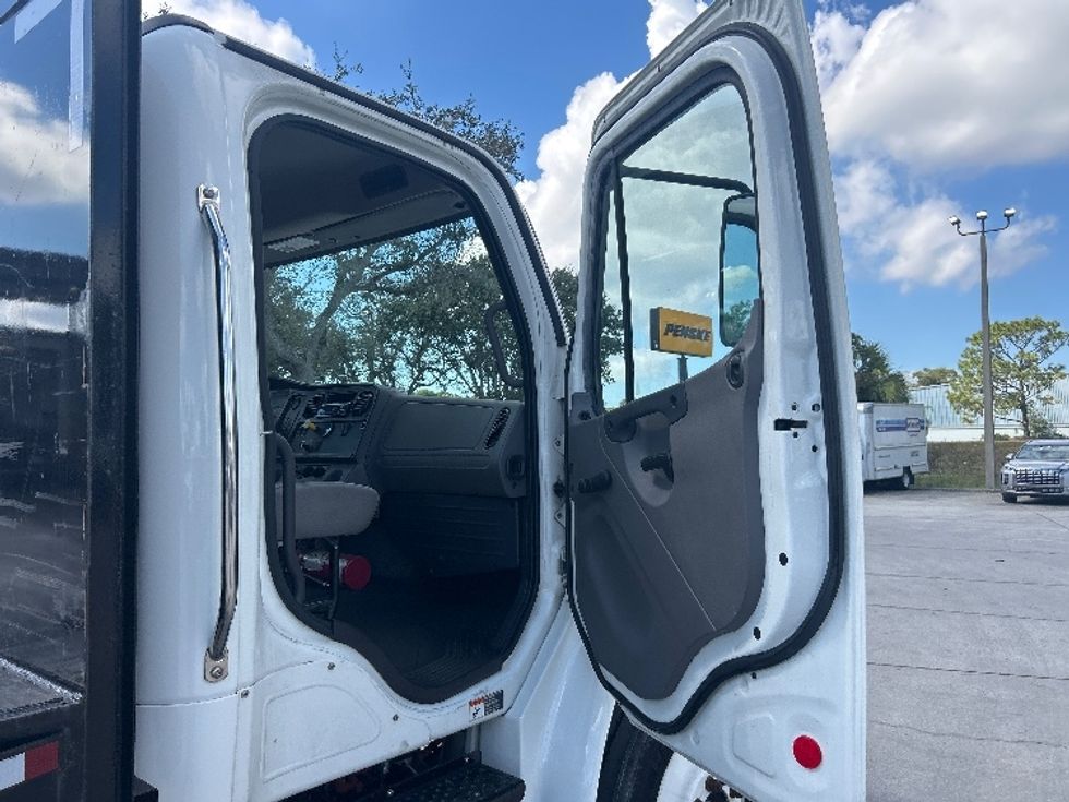Flatbed Truck-Light and Medium Duty Trucks-Freightliner-2019-M2-Tampa-FL-66,790\n\t\tmiles-$ 43,500 - Image 19