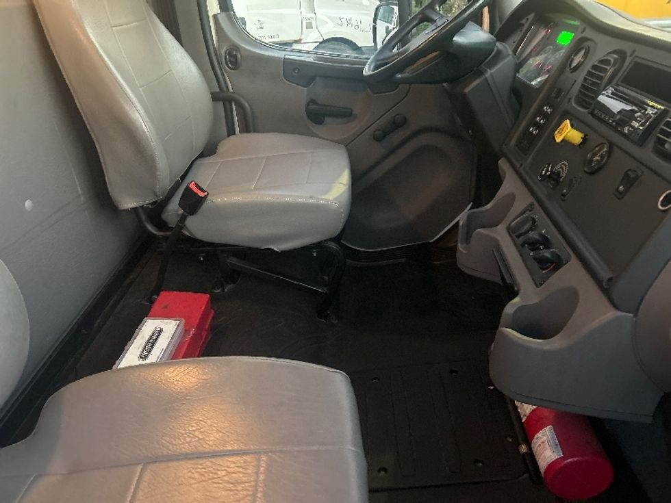 Flatbed Truck-Light and Medium Duty Trucks-Freightliner-2019-M2-Tampa-FL-66,790\n\t\tmiles-$ 43,500 - Image 21