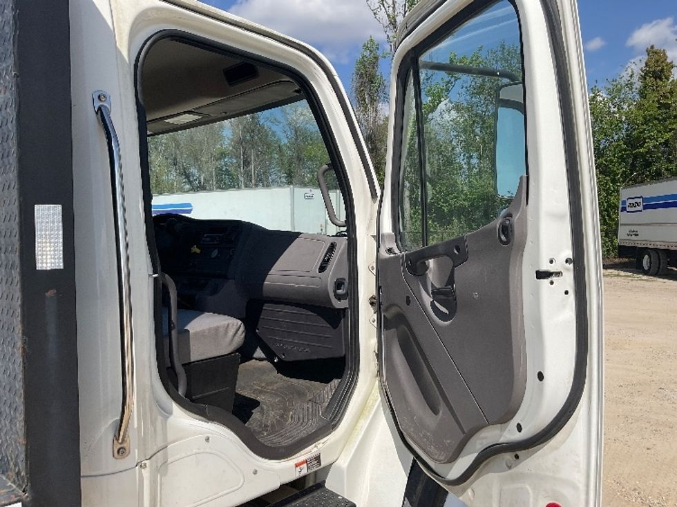 Flatbed Truck-Light and Medium Duty Trucks-Freightliner-2019-M2-Tifton-GA-71,603\n\t\tmiles-$ 59,250 - Image 16