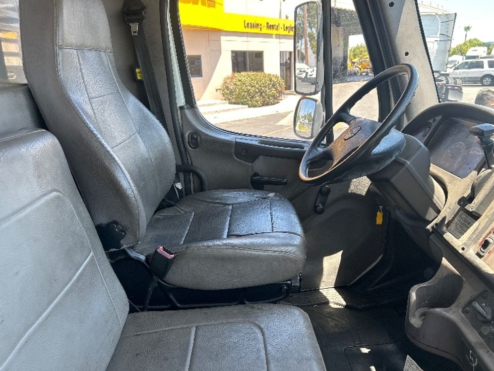 Flatbed Truck-Light and Medium Duty Trucks-Freightliner-2019-M2-Torrance-CA-106,636\n\t\tmiles-$ 59,000 - Image 21