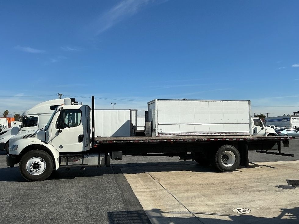 Flatbed Truck-Light and Medium Duty Trucks-Freightliner-2019-M2-Torrance-CA-124,169\n\t\tmiles-$ 47,000 - Image 4