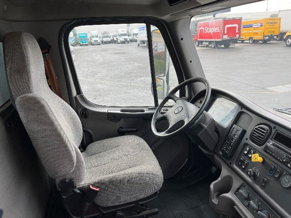 Flatbed Truck-Light and Medium Duty Trucks-Freightliner-2019-M2-Torrance-CA-141,249\n\t\tmiles-$ 43,250 - Image 22