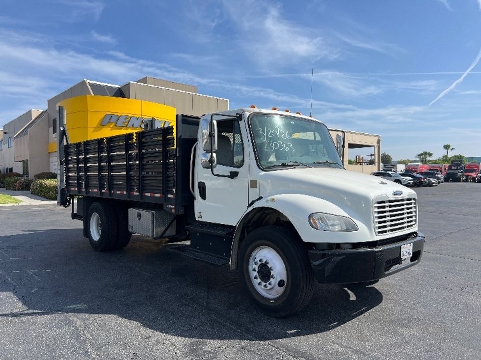 Flatbed Truck-Light and Medium Duty Trucks-Freightliner-2019-M2-Torrance-CA-146,817\n\t\tmiles-$ 40,000 - Image 1