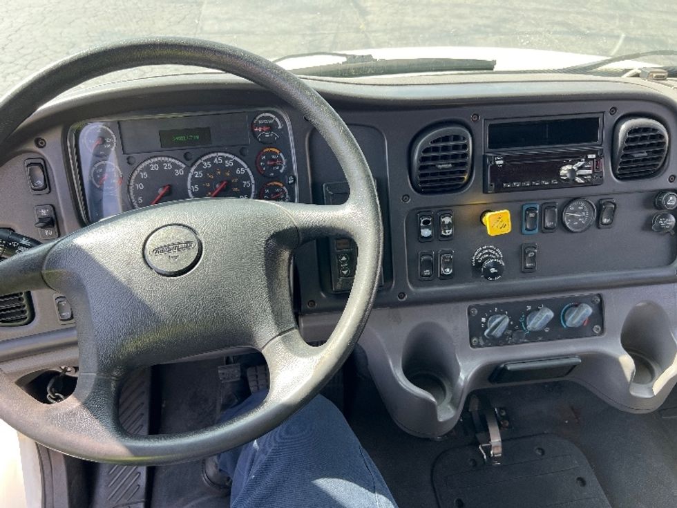 Flatbed Truck-Light and Medium Duty Trucks-Freightliner-2019-M2-Torrance-CA-146,817\n\t\tmiles-$ 40,000 - Image 17