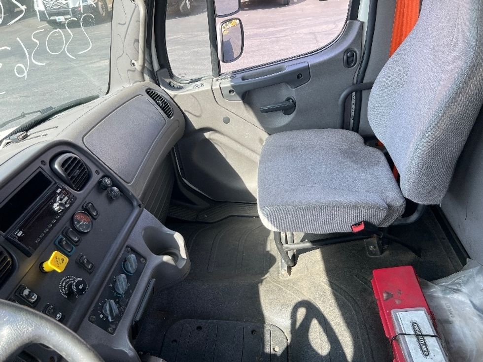 Flatbed Truck-Light and Medium Duty Trucks-Freightliner-2019-M2-Torrance-CA-146,817\n\t\tmiles-$ 40,000 - Image 18