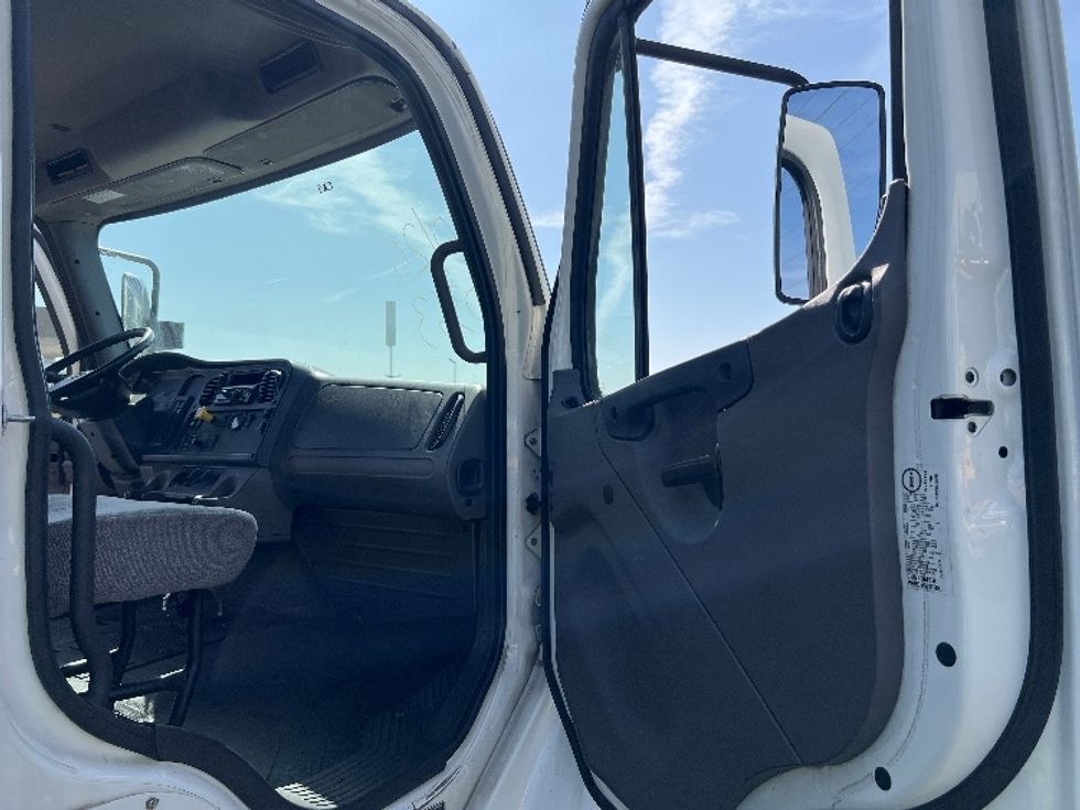 Flatbed Truck-Light and Medium Duty Trucks-Freightliner-2019-M2-Torrance-CA-146,817\n\t\tmiles-$ 40,000 - Image 19