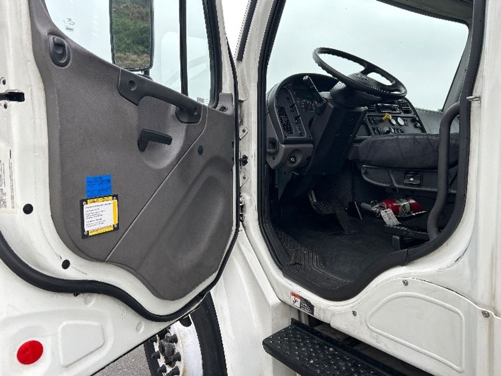 Flatbed Truck-Light and Medium Duty Trucks-Freightliner-2019-M2-Torrance-CA-146,912\n\t\tmiles-$ 50,750 - Image 13