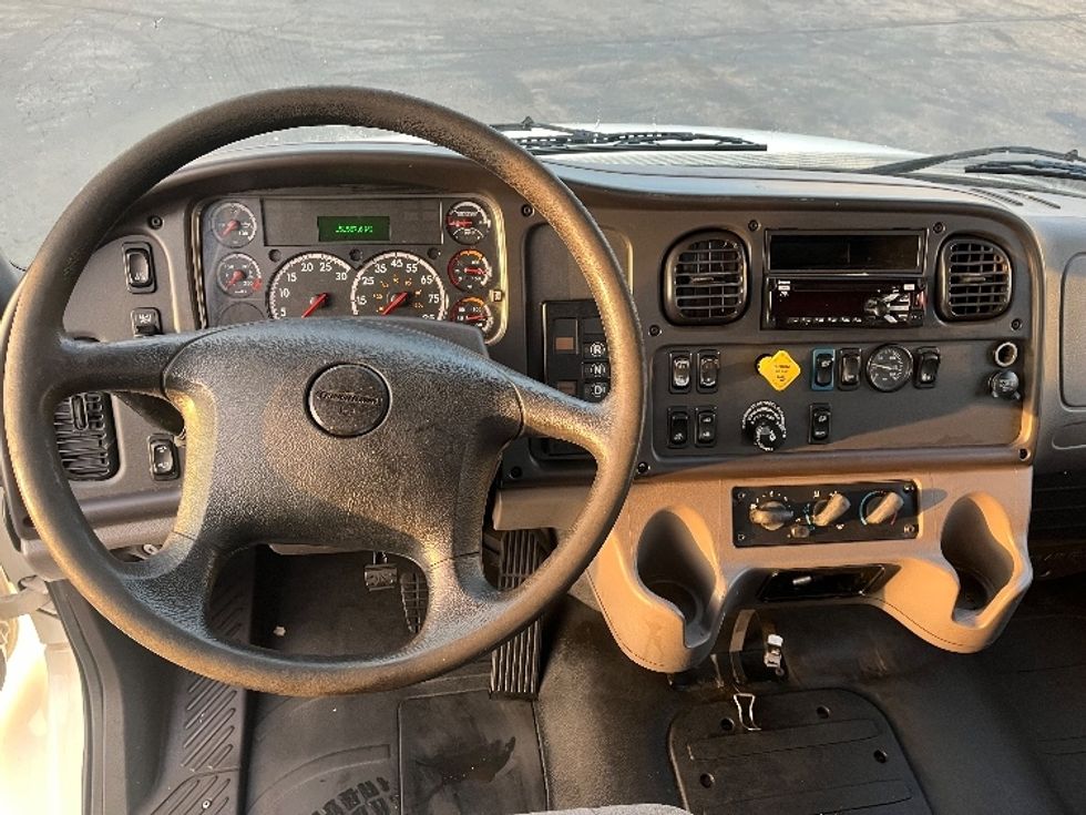 Flatbed Truck-Light and Medium Duty Trucks-Freightliner-2019-M2-Torrance-CA-151,567\n\t\tmiles-$ 39,500 - Image 19