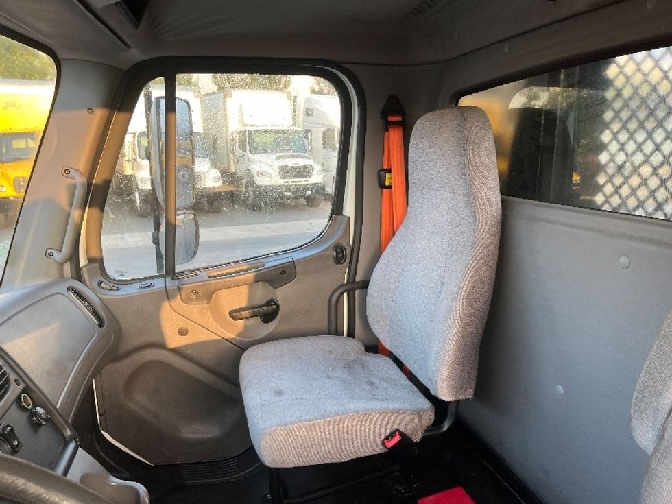 Flatbed Truck-Light and Medium Duty Trucks-Freightliner-2019-M2-Torrance-CA-151,567\n\t\tmiles-$ 39,500 - Image 20