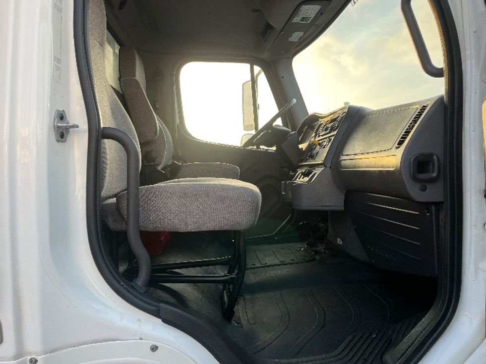 Flatbed Truck-Light and Medium Duty Trucks-Freightliner-2019-M2-Torrance-CA-151,567\n\t\tmiles-$ 39,500 - Image 22