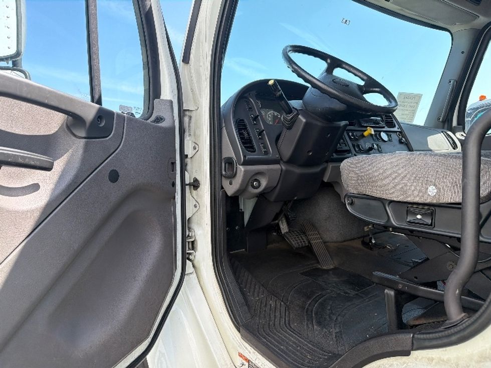 Flatbed Truck-Light and Medium Duty Trucks-Freightliner-2019-M2-Torrance-CA-154,122\n\t\tmiles-$ 39,250 - Image 17