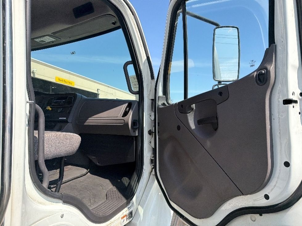 Flatbed Truck-Light and Medium Duty Trucks-Freightliner-2019-M2-Torrance-CA-154,122\n\t\tmiles-$ 39,250 - Image 20