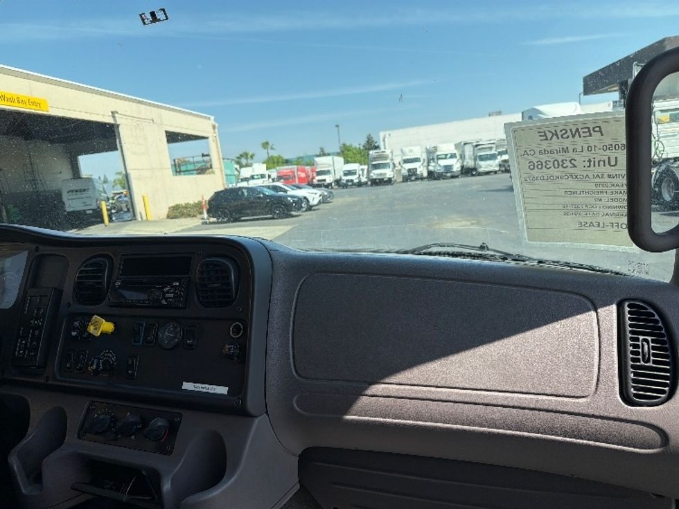Flatbed Truck-Light and Medium Duty Trucks-Freightliner-2019-M2-Torrance-CA-154,122\n\t\tmiles-$ 39,250 - Image 21