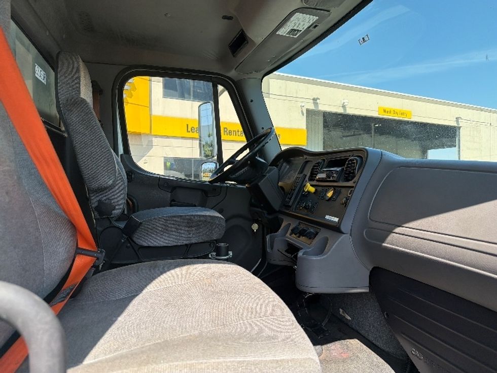 Flatbed Truck-Light and Medium Duty Trucks-Freightliner-2019-M2-Torrance-CA-154,122\n\t\tmiles-$ 39,250 - Image 22