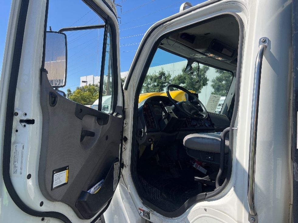 Flatbed Truck-Light and Medium Duty Trucks-Freightliner-2019-M2-Torrance-CA-157,858\n\t\tmiles-$ 50,750 - Image 14