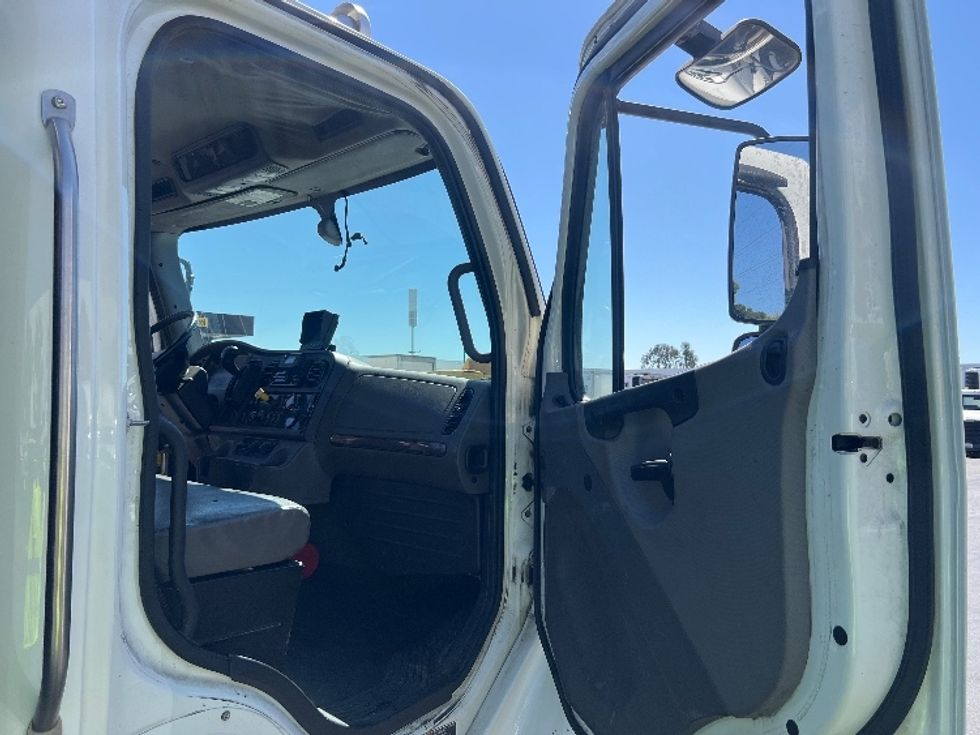 Flatbed Truck-Light and Medium Duty Trucks-Freightliner-2019-M2-Torrance-CA-157,858\n\t\tmiles-$ 50,750 - Image 18