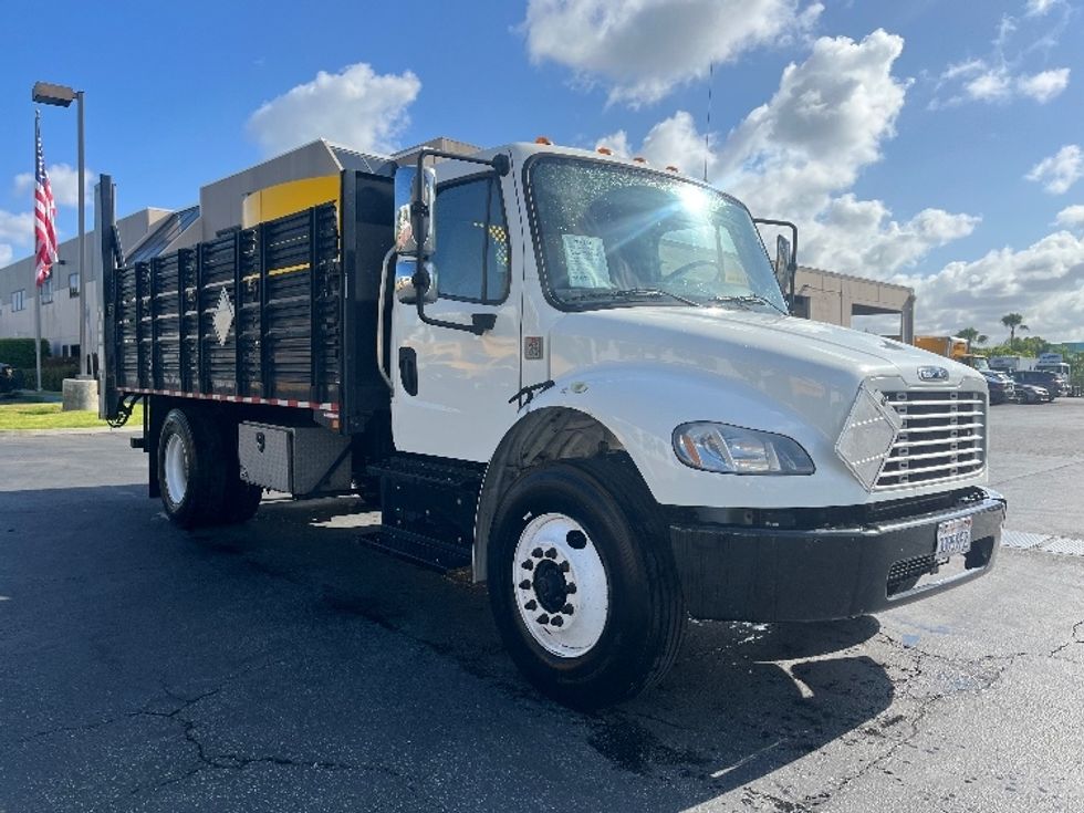 Flatbed Truck-Light and Medium Duty Trucks-Freightliner-2019-M2-Torrance-CA-162,690\n\t\tmiles-$ 40,500 - Image 1