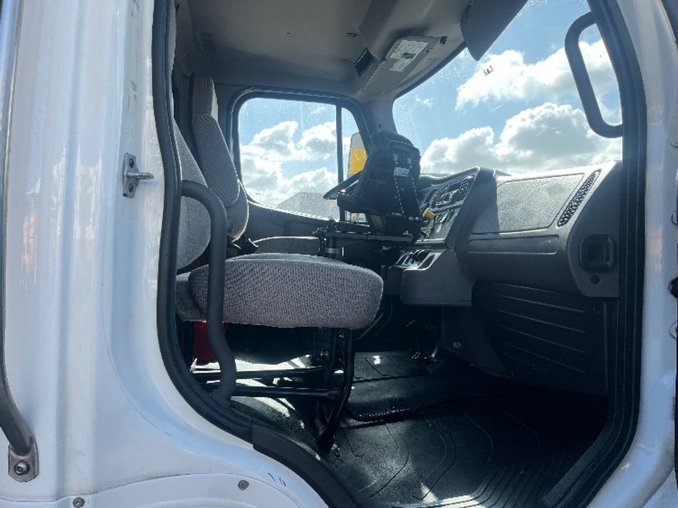 Flatbed Truck-Light and Medium Duty Trucks-Freightliner-2019-M2-Torrance-CA-162,690\n\t\tmiles-$ 40,500 - Image 22