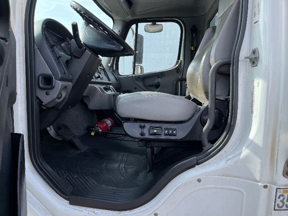 Flatbed Truck-Light and Medium Duty Trucks-Freightliner-2019-M2-Torrance-CA-179,656\n\t\tmiles-$ 35,250 - Image 17