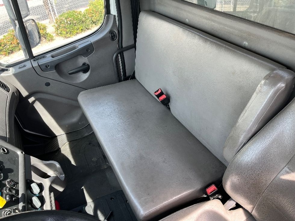 Flatbed Truck-Light and Medium Duty Trucks-Freightliner-2019-M2-Torrance-CA-179,656\n\t\tmiles-$ 35,250 - Image 19