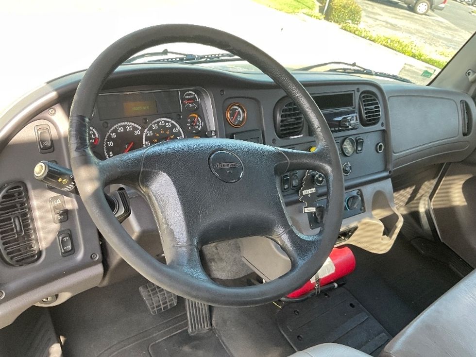 Flatbed Truck-Light and Medium Duty Trucks-Freightliner-2019-M2-Torrance-CA-192,855\n\t\tmiles-$ 33,500 - Image 17