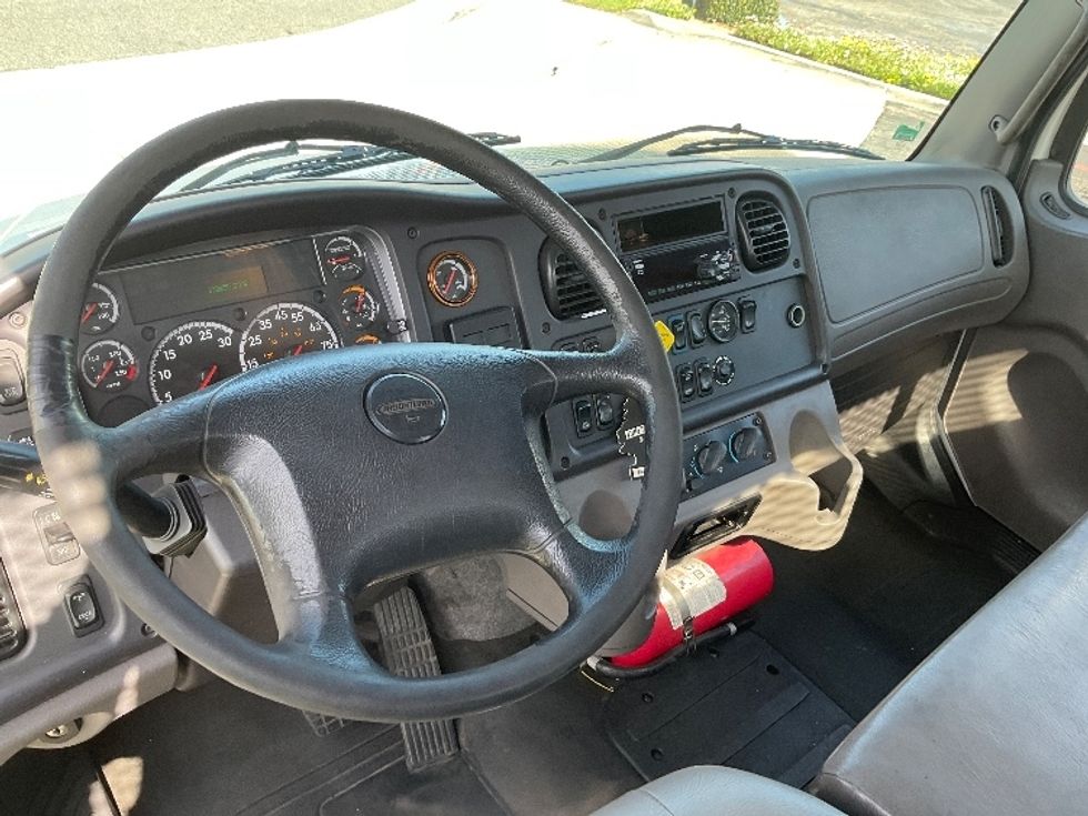 Flatbed Truck-Light and Medium Duty Trucks-Freightliner-2019-M2-Torrance-CA-192,855\n\t\tmiles-$ 33,500 - Image 18