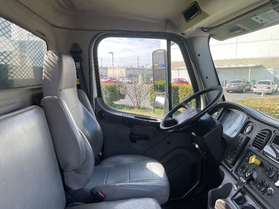 Flatbed Truck-Light and Medium Duty Trucks-Freightliner-2019-M2-Torrance-CA-192,855\n\t\tmiles-$ 33,500 - Image 22
