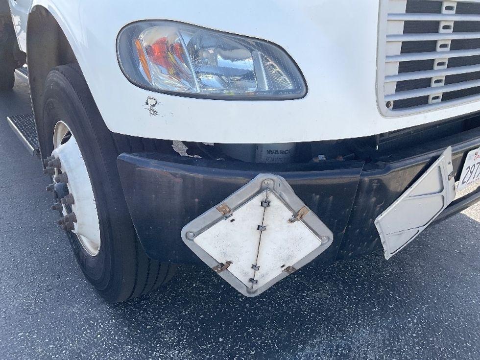 Flatbed Truck-Light and Medium Duty Trucks-Freightliner-2019-M2-Torrance-CA-192,855\n\t\tmiles-$ 33,500 - Image 28