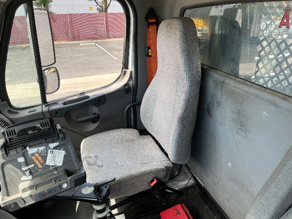 Flatbed Truck-Light and Medium Duty Trucks-Freightliner-2019-M2-Torrance-CA-230,223\n\t\tmiles-$ 29,500 - Image 19
