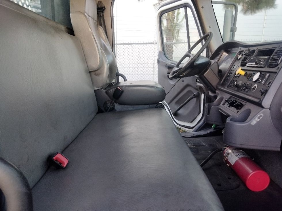 Flatbed Truck-Light and Medium Duty Trucks-Freightliner-2019-M2-Torrance-CA-273,158\n\t\tmiles-$ 51,750 - Image 22