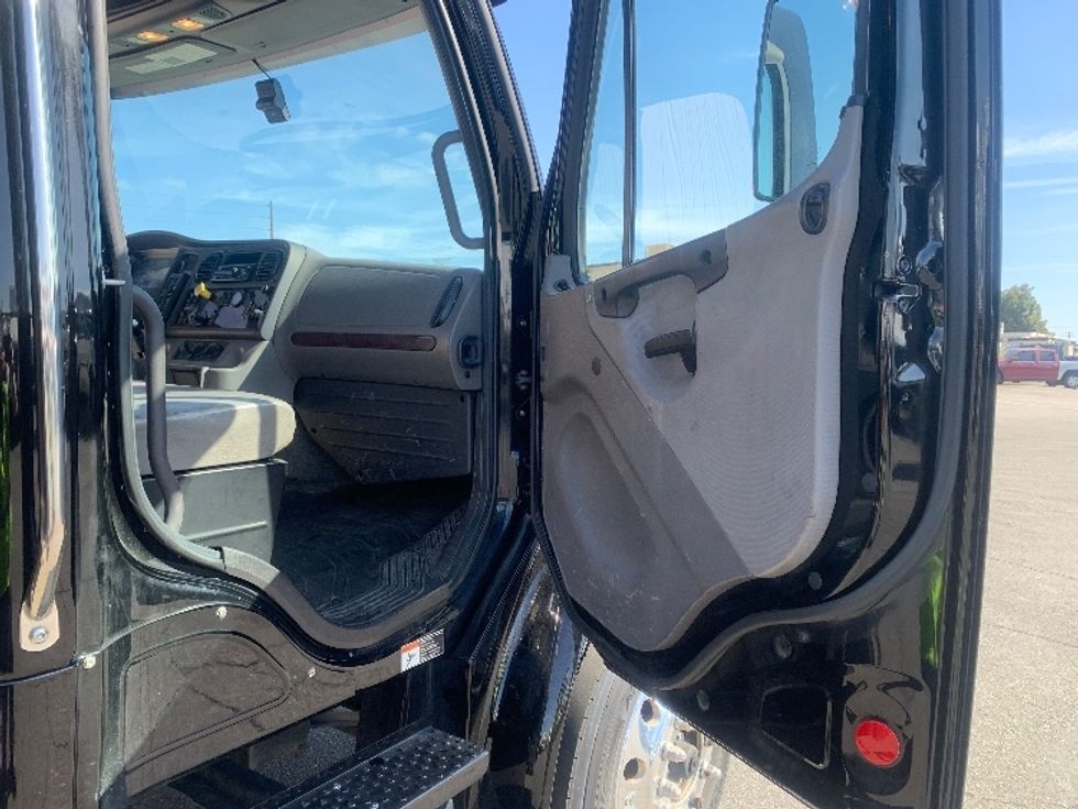 Flatbed Truck-Light and Medium Duty Trucks-Freightliner-2019-M2-Torrance-CA-85,356\n\t\tmiles-$ 47,500 - Image 19